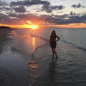 Meet your Posher, Hilary